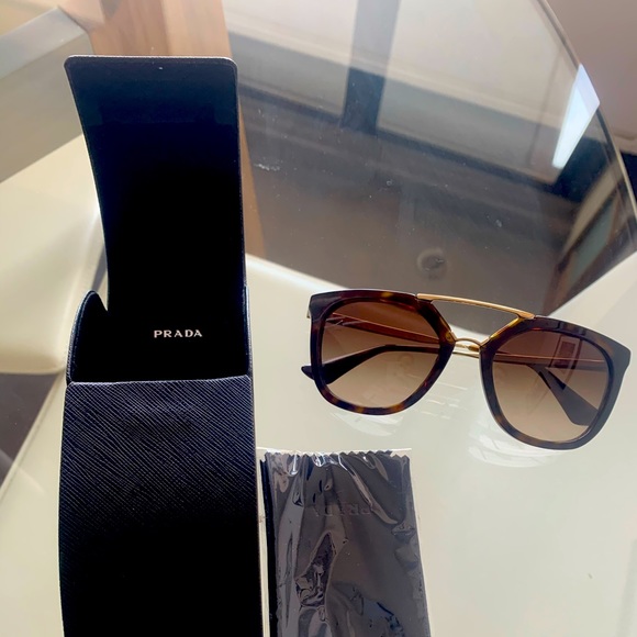 COPY - Sunglasses - Picture 1 of 1